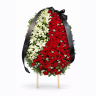 Траурный венок из 100 алых роз, лилий и калл